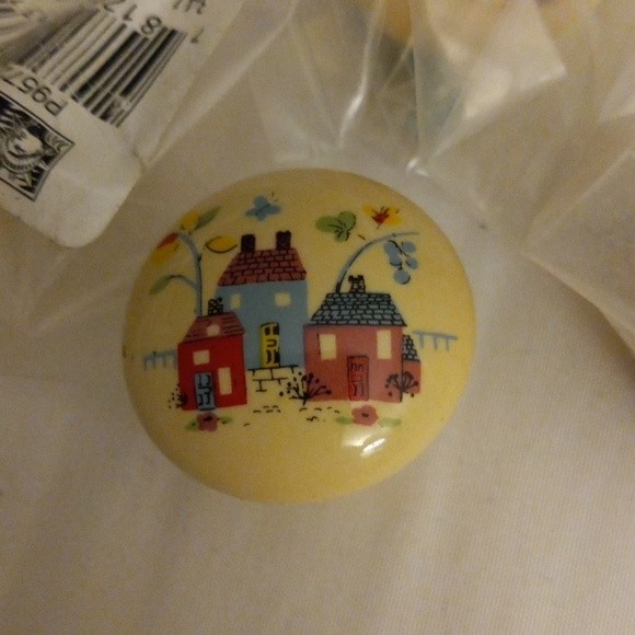 Liberty Hardware Drawer Pull Handles Set of 4 CottageCore Farmhouse - Picture 2 of 3